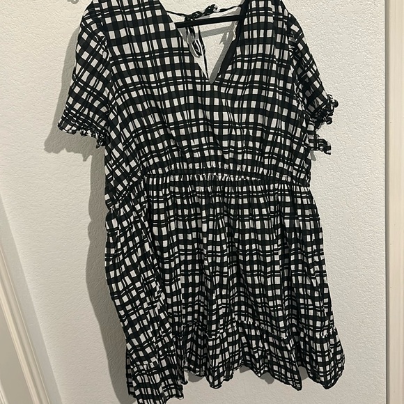 Dress - Picture 1 of 4